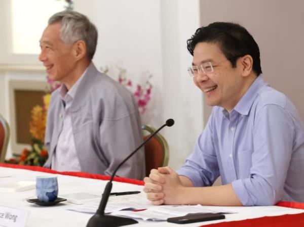 新加坡总理李显龙的政治继承计划正在进行中，但专家们不认为在一年内会发生交接